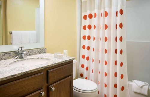 Shea Business Park Hotel | Stylish Suites With Kitchen, Pool, Short Drive To Echo Canyon Recreation!