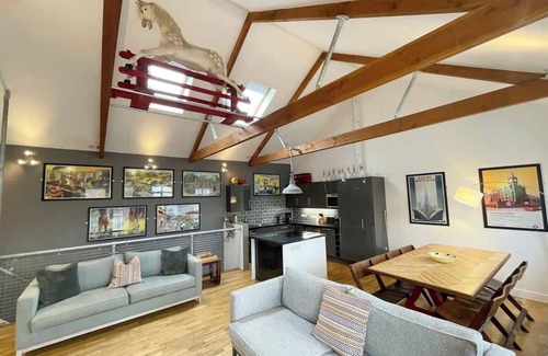 Chysauster House | Stylish~Tasteful~2Bed~2Bath~Central~Townhouse