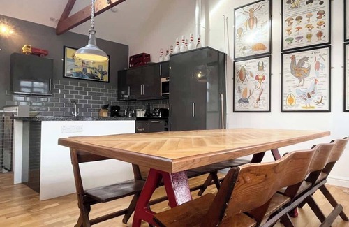 Chysauster House | Stylish~Tasteful~2Bed~2Bath~Central~Townhouse