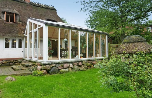 Saustrup House | Stylish thatched house "Schöne von Angeln" in picturesque surroundings with a beautiful garden and two terraces that let you catch the sun's rays at any time of day and are ideal for families and couples traveling together who want to enjoy the peace and.