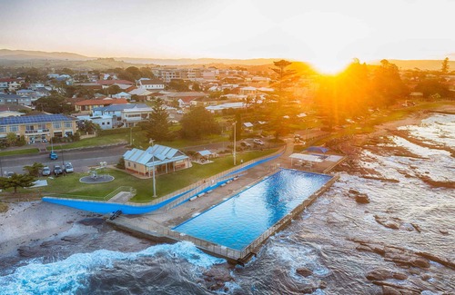 Shell Cove House | Stylish Townhome - 3 min walk to Marina