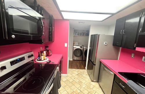 Chinatown Condo | Stylish, updated 2bed/2bath 2 miles from the Vegas Strip!