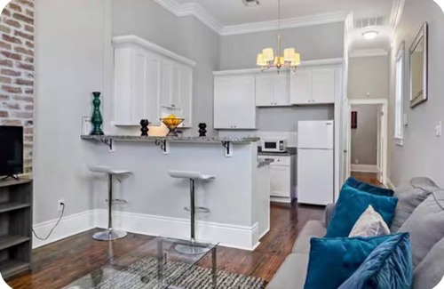 Faubourg Lafayette House | Stylish Uptown Duplex 1/1 - Walkable Uptown Gem Near Dining & Bars