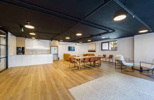 Manuka Apartment | Stylish Urban Apartment Close to Manuka