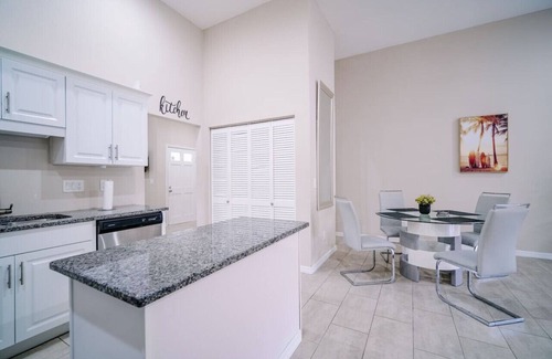 Lake Magdalene House | Stylish Urban Haven Cozy, Clean, Central