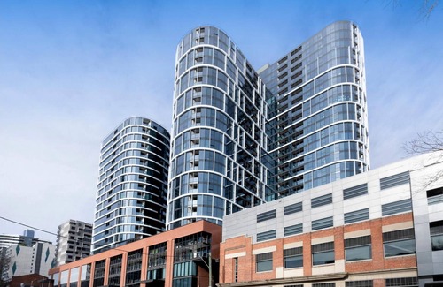 Melbourne Central Business District Apartment | Stylish Urban Oasis(2BR1B+free park+View+Gshop@GF)