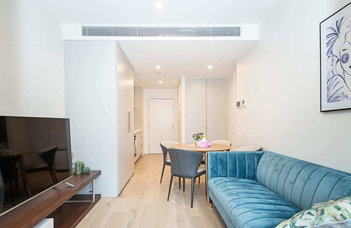 Melbourne Central Business District Apartment | Stylish Urban Oasis(2BR1B+free park+View+Gshop@GF)