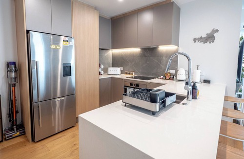 Newton Apartment | Stylish Urban Retreat in the Heart of Grafton