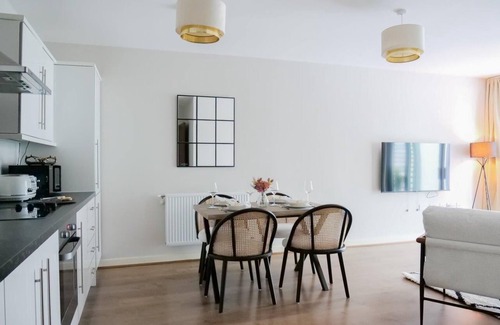 London Borough of Hounslow Apartment | Stylish Urban Sanctuary with Parking