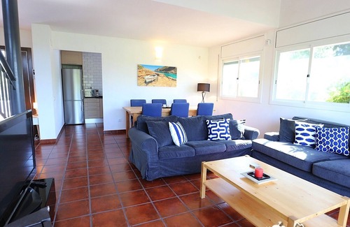 Olivella Villa | Stylish Villa Jupiter with cool Swimming pool and A/C, quiet setting