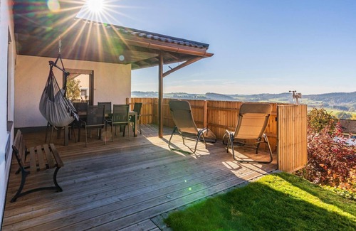 Haus im Wald Apartment | Stylishly furnished vacation home with large terrace
