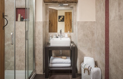 West Pennard Other | Stylishly renovated farmhouse with hot tub in rural Somerset