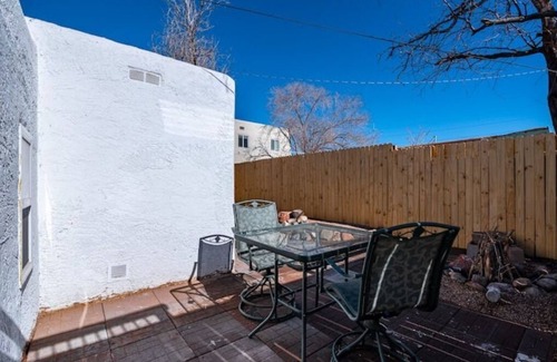 University Heights House | Stylishly Small House @Nob Hill/UNM Area/King Bed