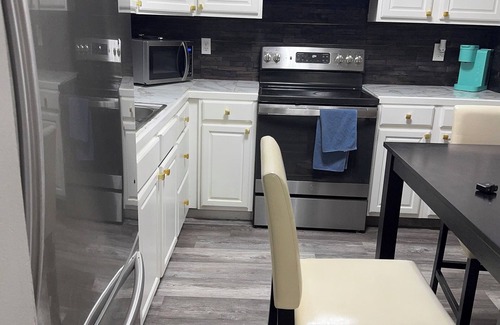 Mid City South House | Stylist 3BR Clean&Ready Home nr Plants/Shops/DT&Colleges