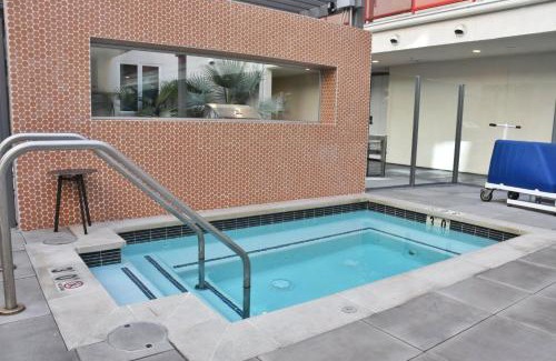 Wilshire Center Apartment | Stylist Downtown LA Gateway- 1BD Apartment