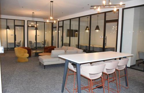 Wilshire Center Apartment | Stylist Downtown LA Gateway- 1BD Apartment