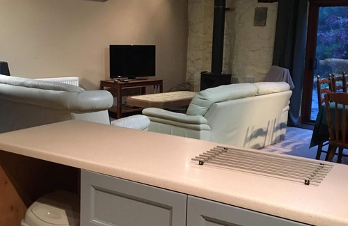 Llandovery House | Substantial 3-bedroom barn conversion near the Brecon Beacons with Free-Wifi