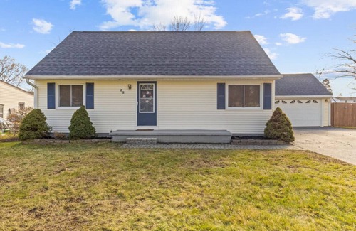 Chili Center House | Suburban Family Friendly 4 BR!