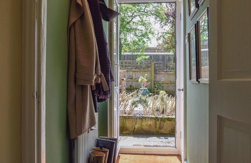 Basingstoke Cottage | Such a stunning and rural location, perfect for long walks and relaxing.