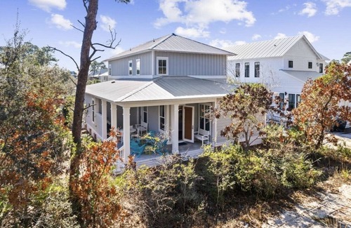 Lakeside at Blue Mountain Beach House | Sugar Blue, walk to the beachn
