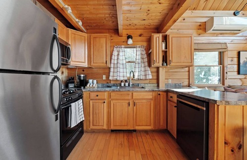 Sugar Hill Cabin | Sugar Hill Hideaway - Theater~Games~Hot Tub~Sauna - 3 br cabin in White Mtns