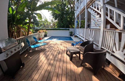 Antoneys Cay Apartment | Suite 3: Full Bed + Sofa Bed, Shared Pool & BBQ, Near West Bay Beach