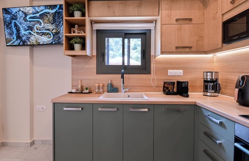 Vathi Apartment | Suite 4 – Elegant & Serene Hideaway I September15 Suites