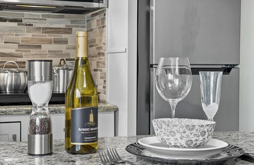 Chelsea Condo | Suite at House of L: near Boston, Hospitals, Encore Casino, Walk to Bus, Fast WiFi, Driveway