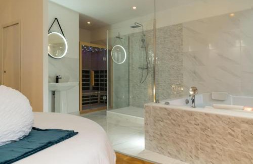 Pont-a-Mousson Apartment | Suite Atemporelle - SPA room