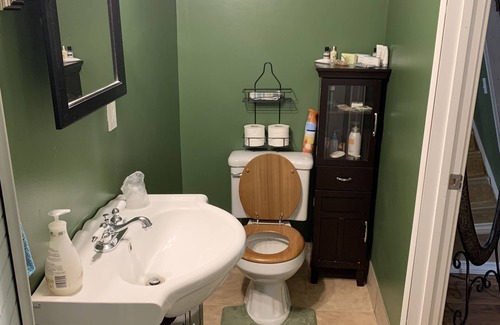Drumheller House | Suite & bedroom
