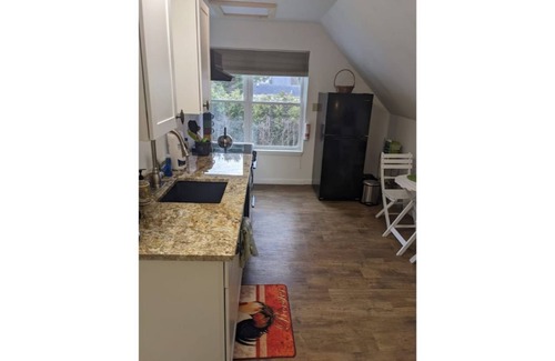 Colchester Apartment | Suite Bee Haven
