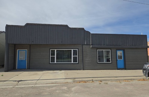 Valier House | Suite Country Downtown #1 Cozy and Relaxing just mintues from Lake Frances