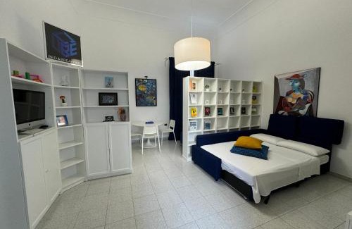 Frattamaggiore Apartment | suite cubè al centro storico vicino la scuola Vespucci con parcheggio su richiesta