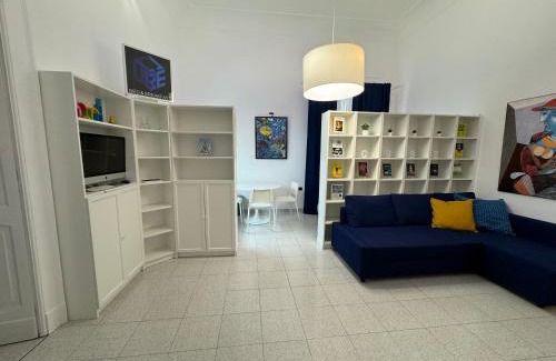Frattamaggiore Apartment | suite cubè al centro storico vicino la scuola Vespucci con parcheggio su richiesta