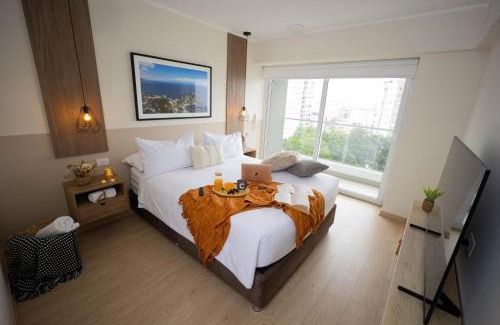 Santa Cruz Apartment | Suite Deluxe 2BR with Balcony And City Views
