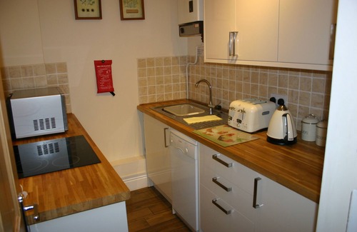 Rhuddlan Apartment | Suite for 2 with exclusive Hot Tub, robes, garden in Historic Castle Town