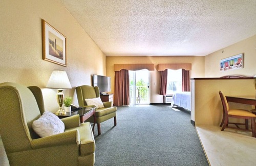 Pembine Apartment | Suite for 3 | Getaway in Wisconsin | Golf, Pool