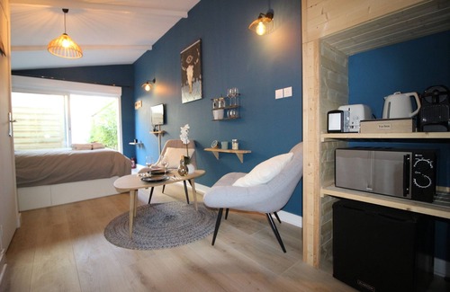 Sainte-Croix-Grand-Tonne Bed & Breakfast | Suite Caen'pagne & Spa - with private Jacuzzi
