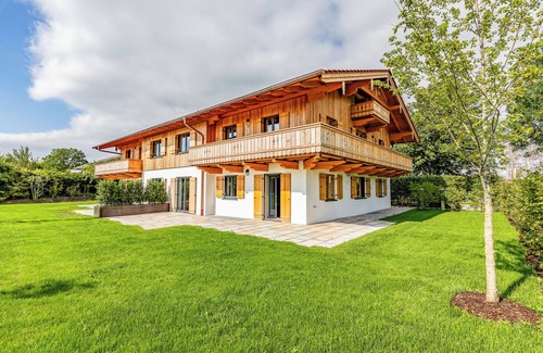 Traunstein District Apartment | Suite Pfaffersee - barrier-free access with terrace and lake view
