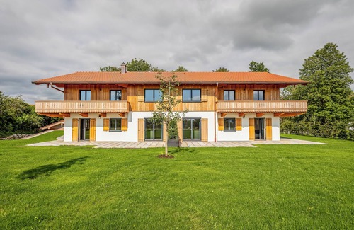 Traunstein District Apartment | Suite Pfaffersee - barrier-free access with terrace and lake view