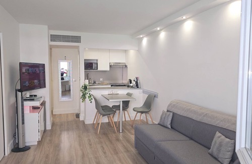 Faubourg de l'Arche Apartment | Suite Prestige Paris-La Défense Balcony-Terrace