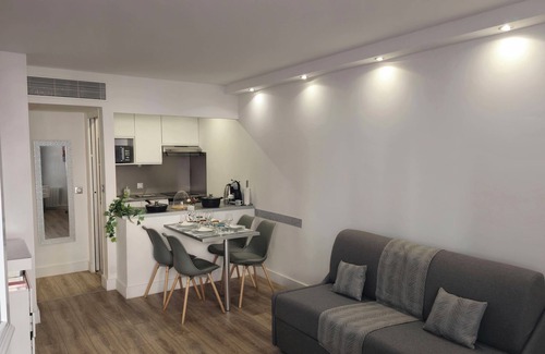 Faubourg de l'Arche Apartment | Suite Prestige Paris-La Défense Balcony-Terrace