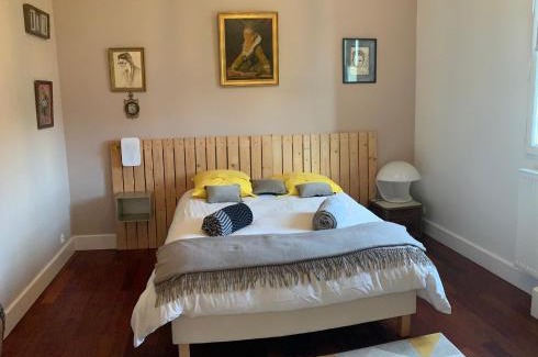 Ambares-et-Lagrave Bed & Breakfast | Suite privative Abella - Aile de maison bourgeoise