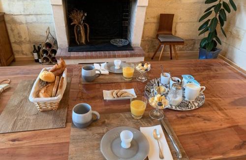Ambares-et-Lagrave Bed & Breakfast | Suite privative Abella - Aile de maison bourgeoise