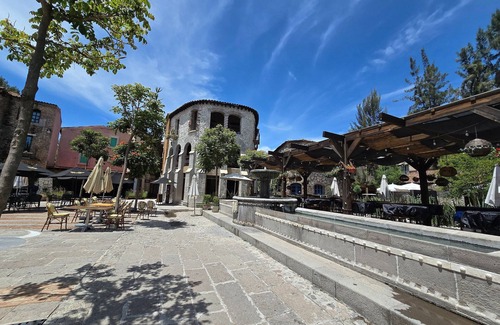 Tetlatlahuca Apartment | Suite Raffaello: Design and Comfort in Val'Quirico