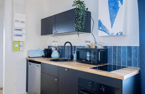 Jacquard - Prefecture Apartment | Suite Saphir - Jacuzzi & Sauna