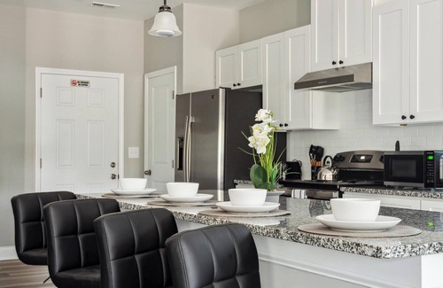 Toddville Road House | Suite Serenity 12Min from Uptown & Spectrum Ctr