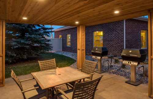 Sioux Falls Condo | Suite with Accessible Tub | Free Breakfast + Indoor Pool + Hot Tub