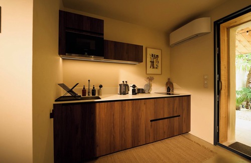 Cognac Apartment | Suite with private Jacuzzi in the city center!