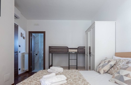 Fiumicino Apartment | [Suite4] - P. Bath, Airport, Fiera, P. Leonardo